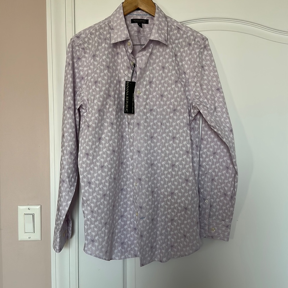 Banana Republic slim dress shirt for man size M. Light purple color